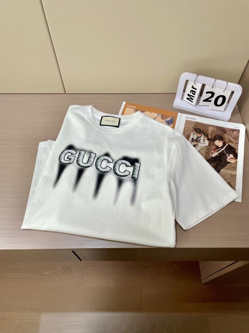 Seasonal Gucci T-Shirts 127018