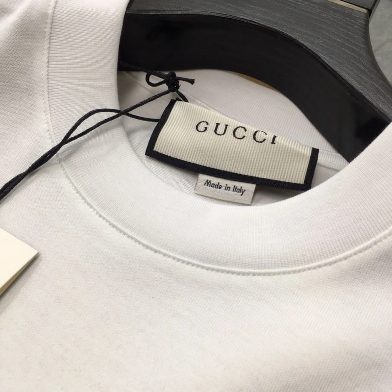 Bold Gucci T-Shirts 126978