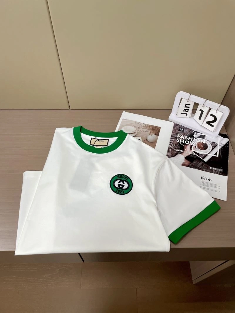 Compact Gucci T-Shirts 126923