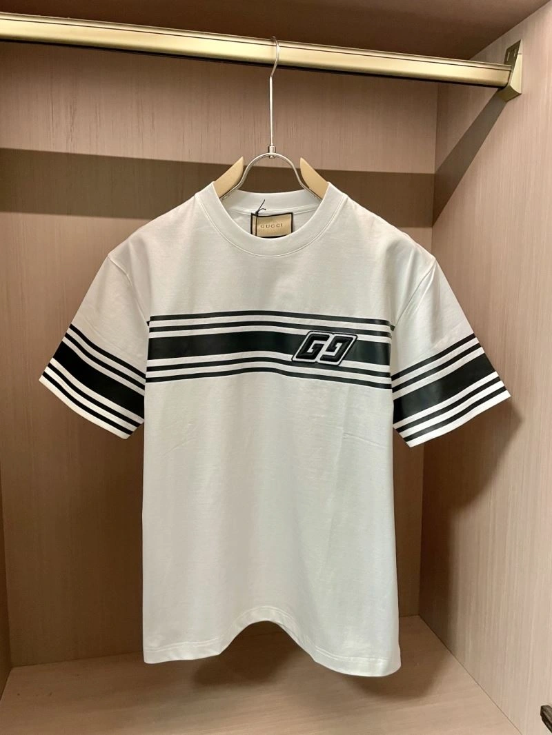 EyeCatching Gucci T-Shirts 126932
