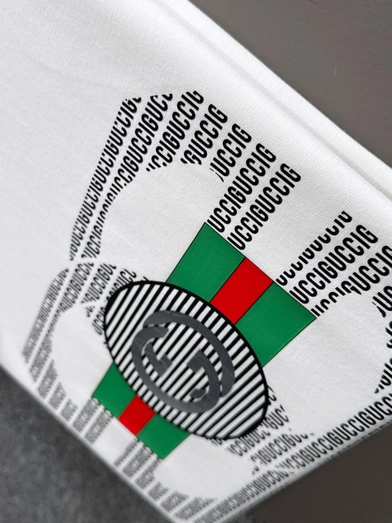 Modern Gucci T-Shirts 126902
