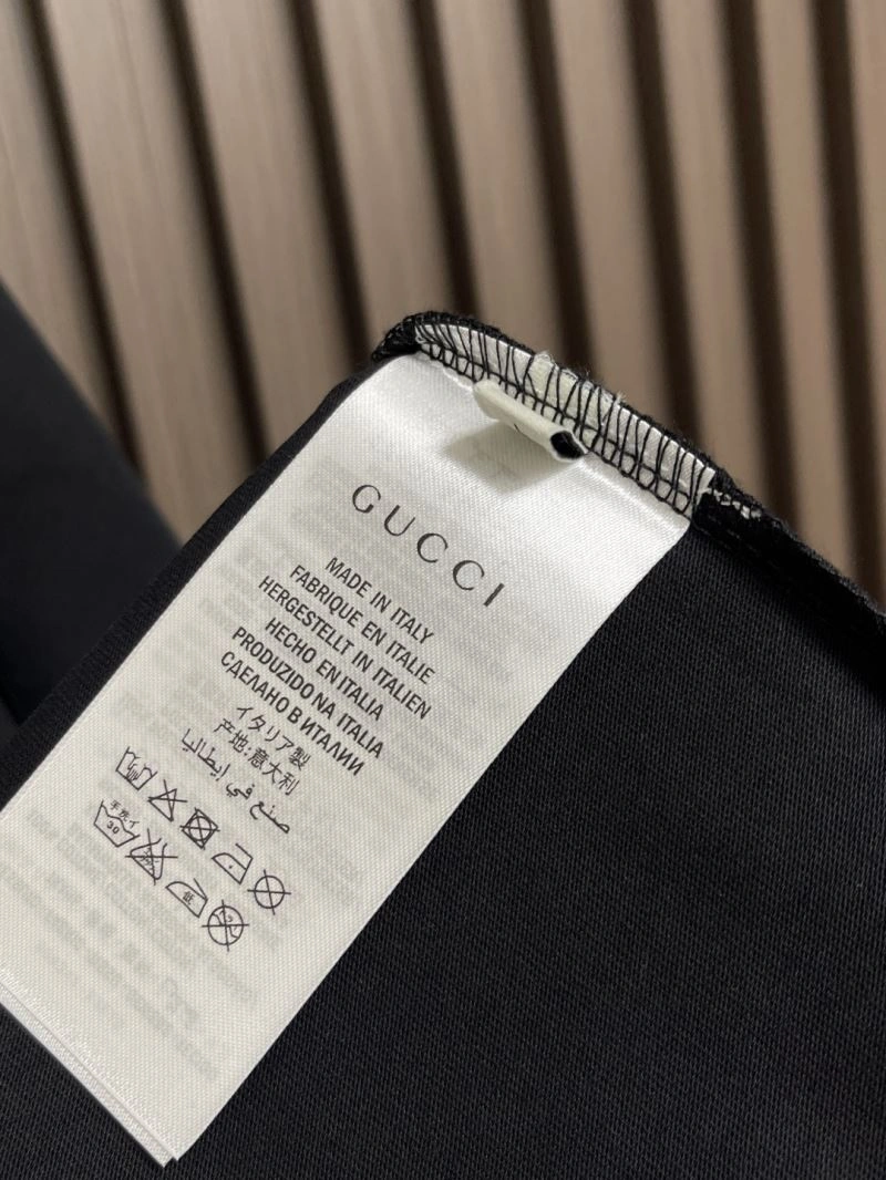 Bold Gucci T-Shirts 126886