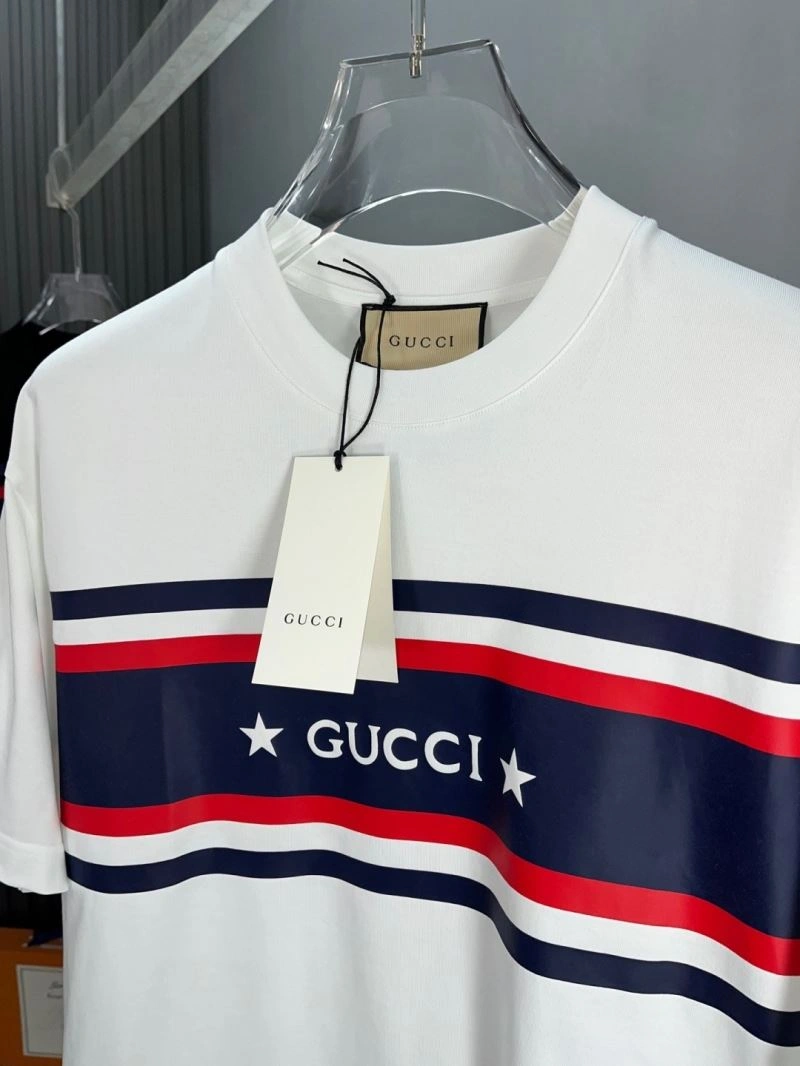 Compact Gucci T-Shirts 126704