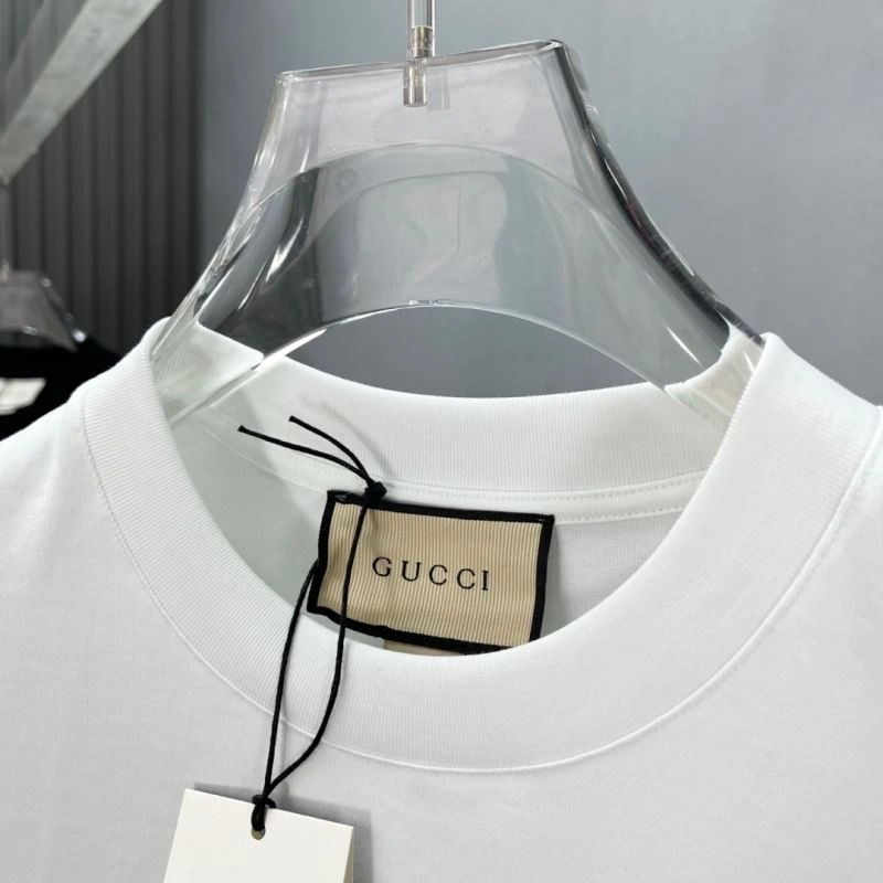 Compact Gucci T-Shirts 126704