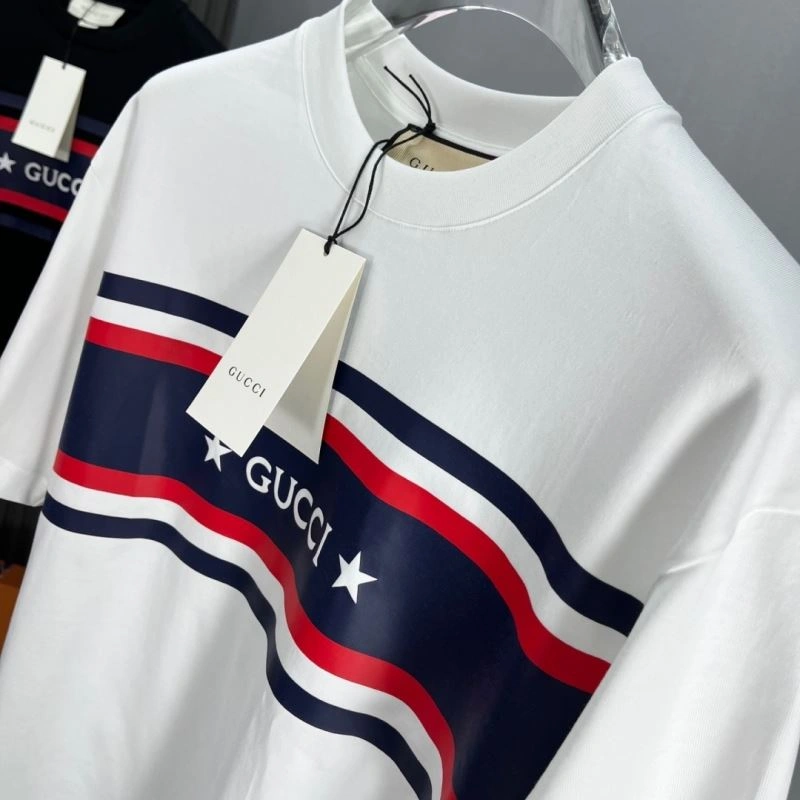 Compact Gucci T-Shirts 126704