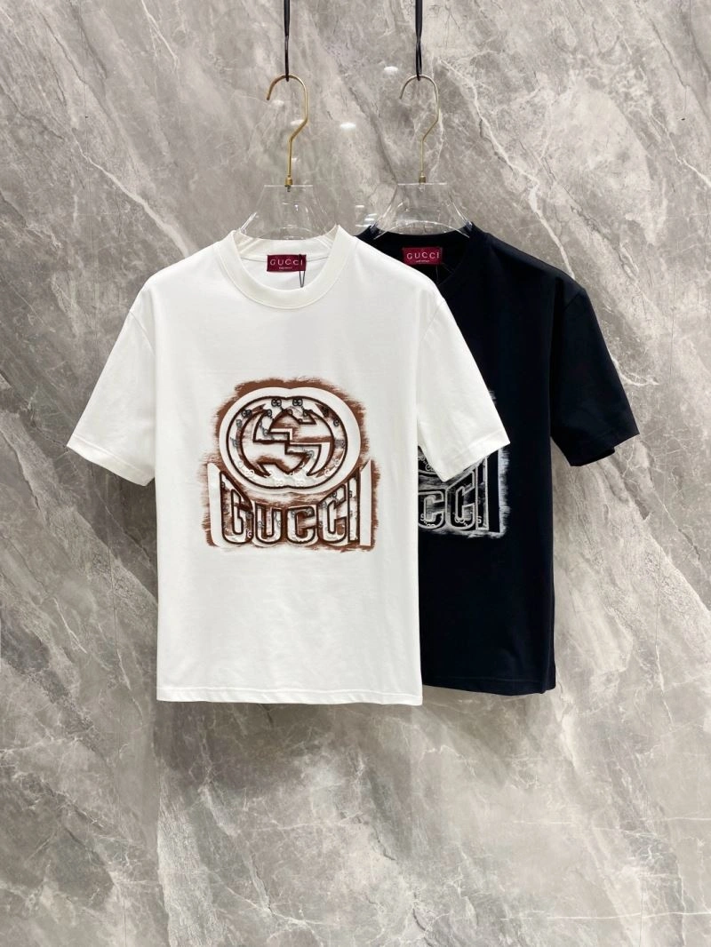 Versatile Gucci T-Shirts 126689