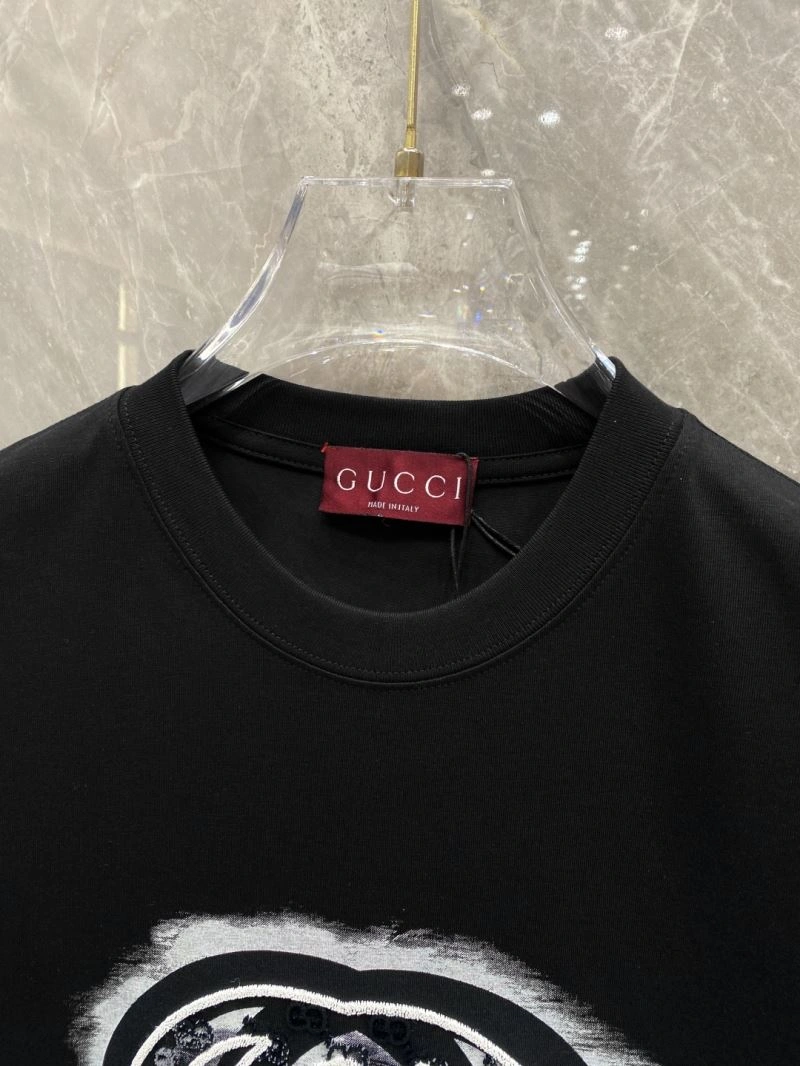 Versatile Gucci T-Shirts 126689