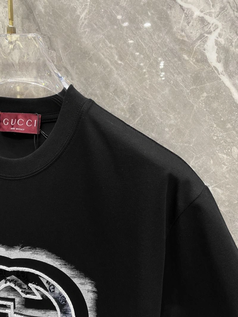 Versatile Gucci T-Shirts 126689