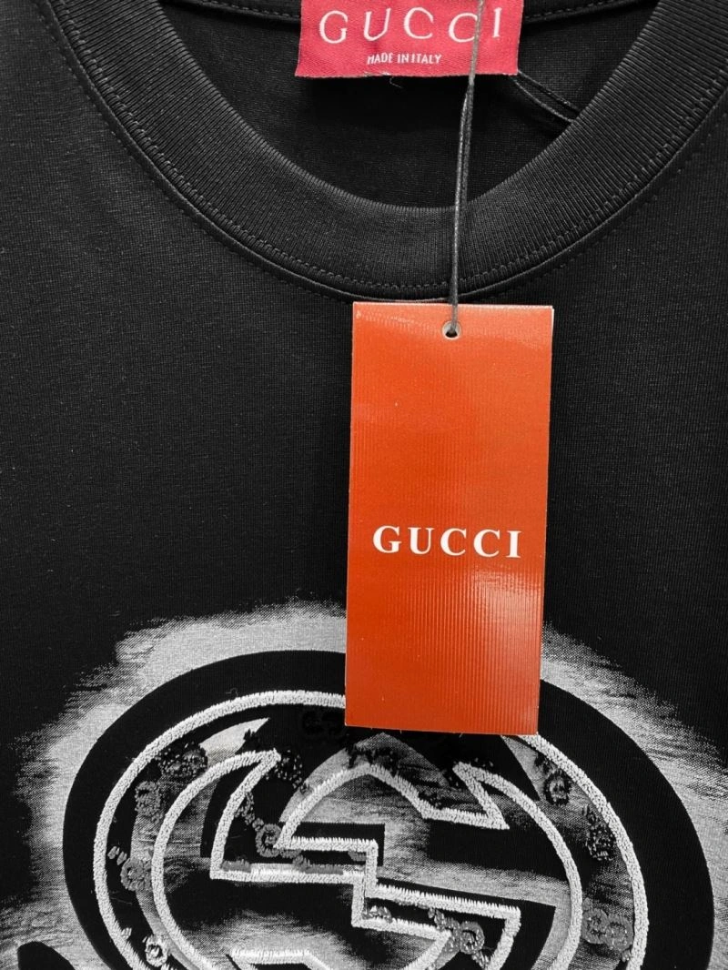 Versatile Gucci T-Shirts 126689