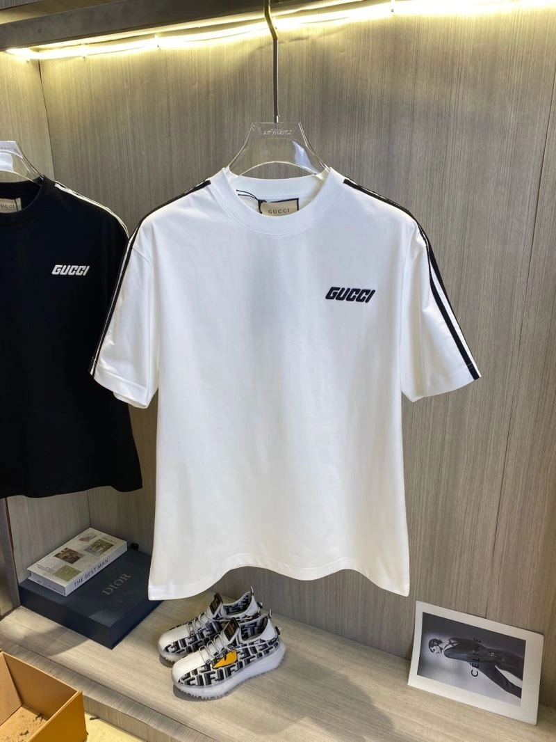 Gucci T-Shirts Bold 126571