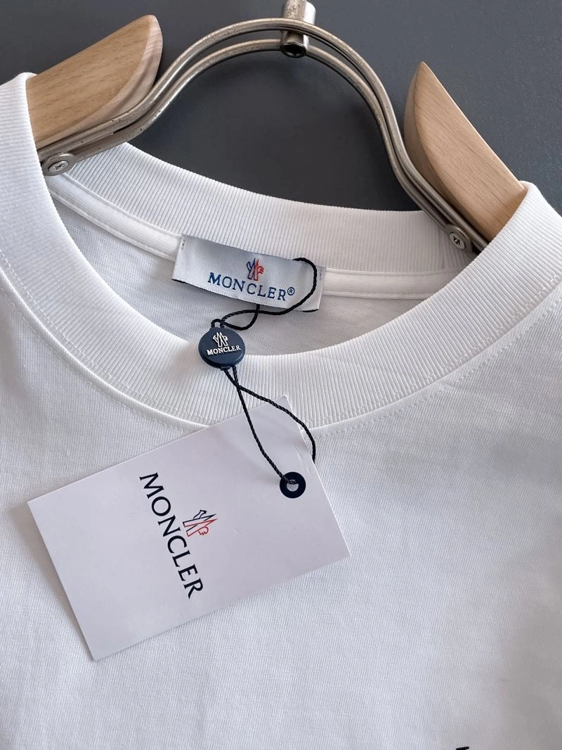 Timeless Gucci T-Shirts 126552