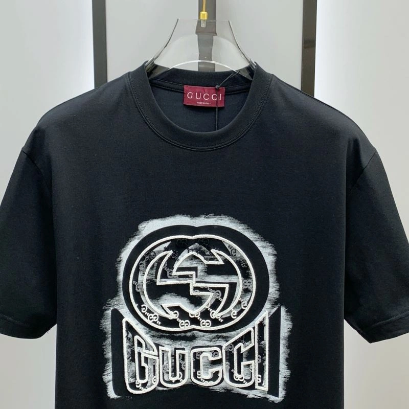 Vibrant Gucci T-Shirts 126456
