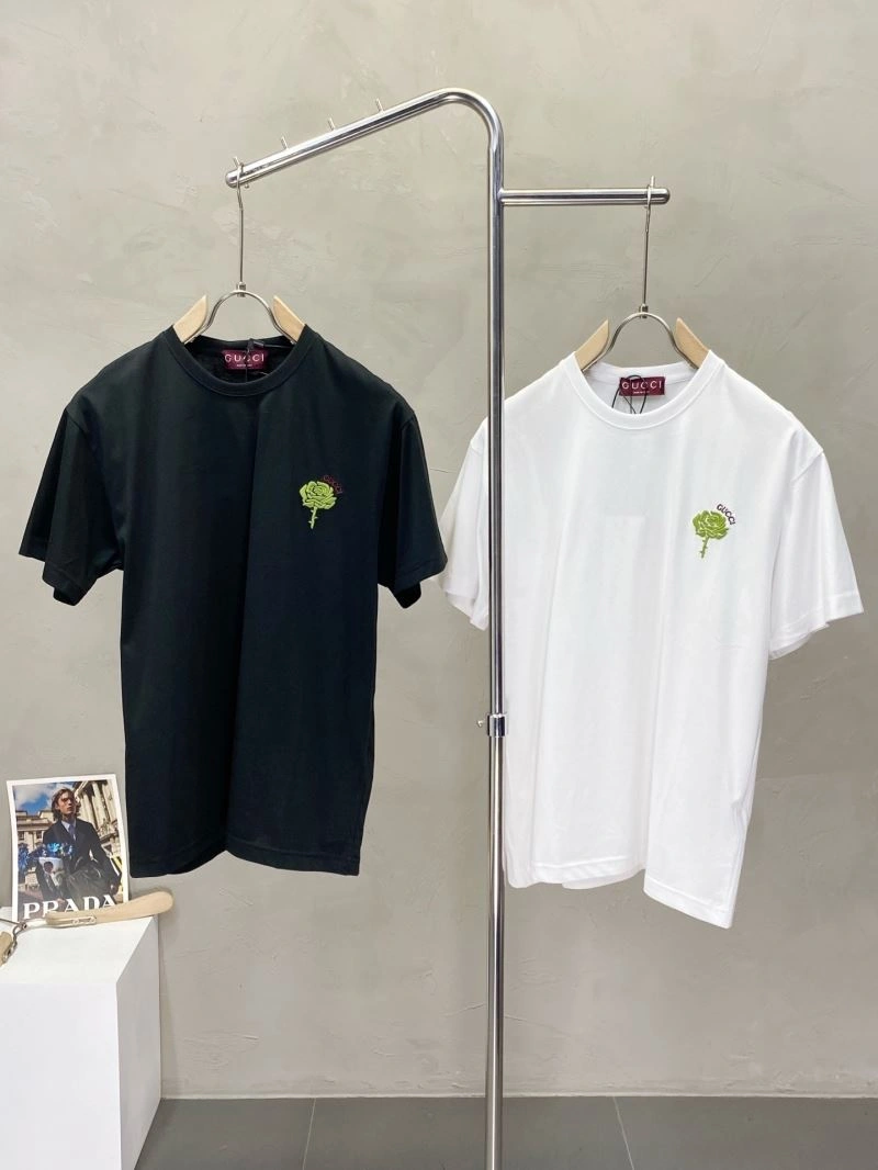 Unisex Gucci T-Shirts 126434