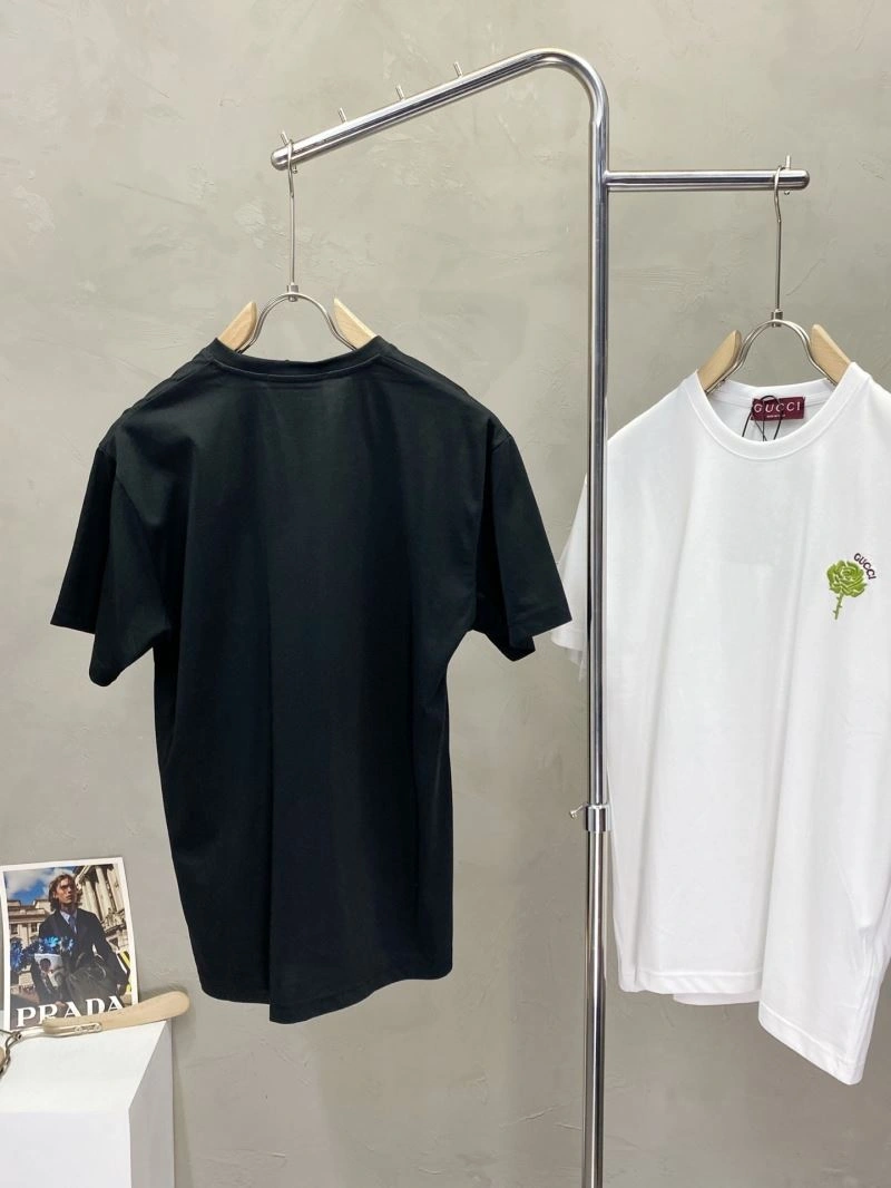 Unisex Gucci T-Shirts 126434