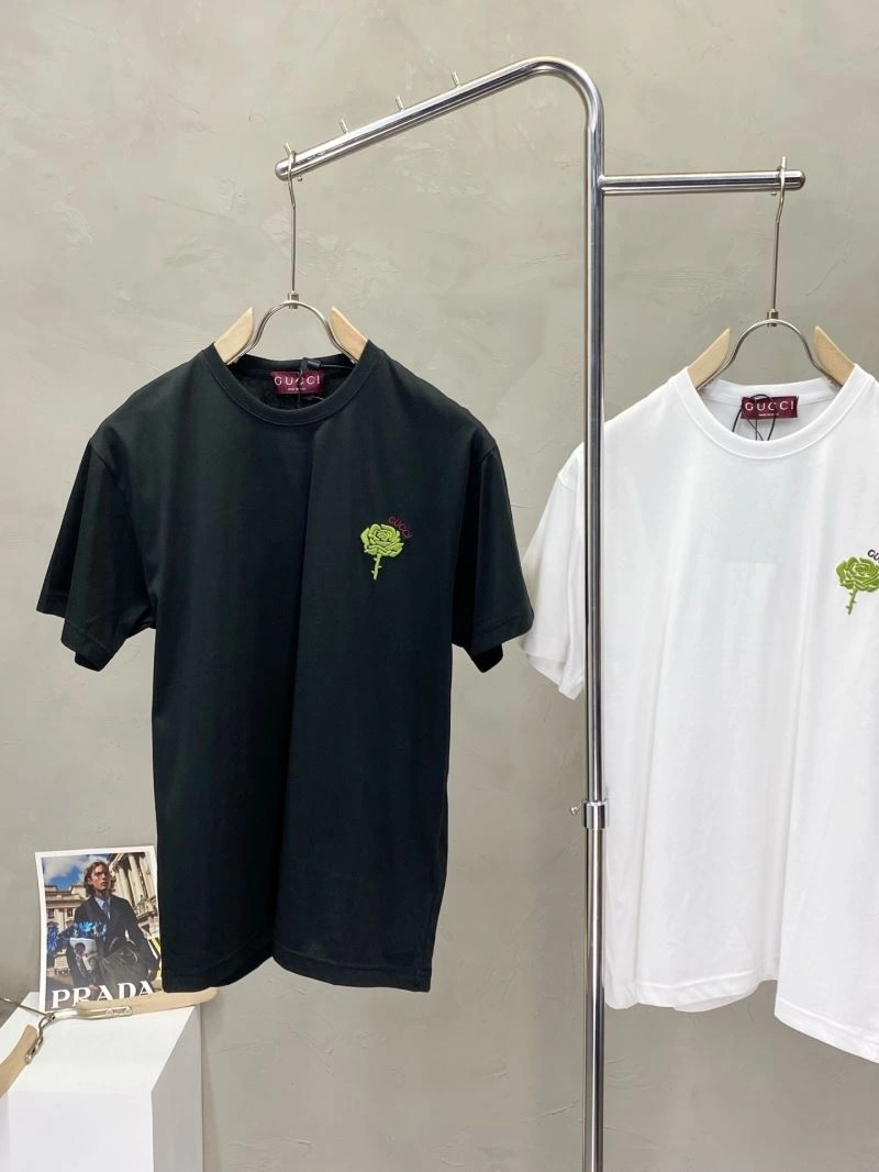 Unisex Gucci T-Shirts 126434