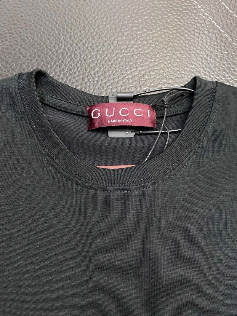 Unisex Gucci T-Shirts 126434