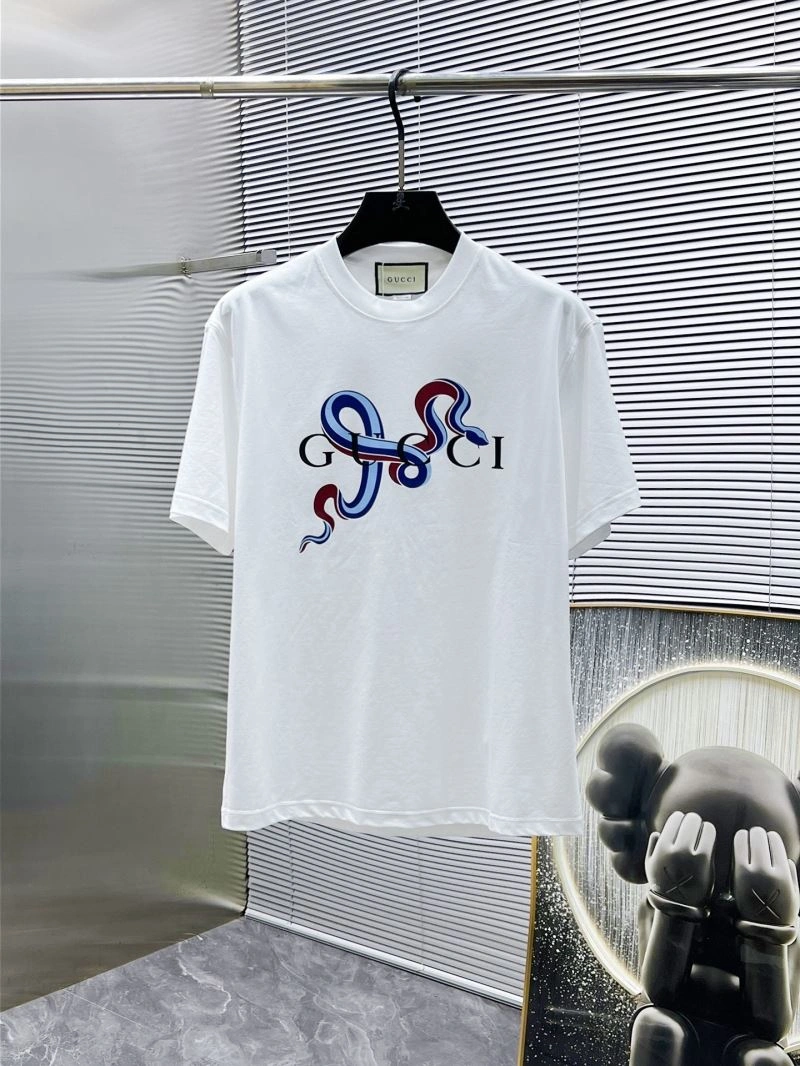 Compact Gucci T-Shirts 126408