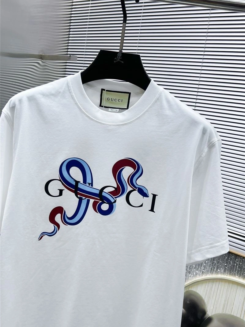 Compact Gucci T-Shirts 126408