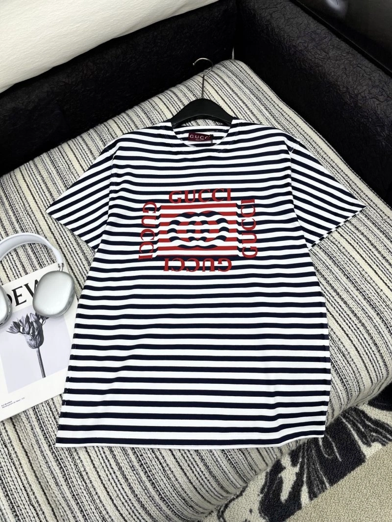 Gucci T-Shirts Sleek 124765