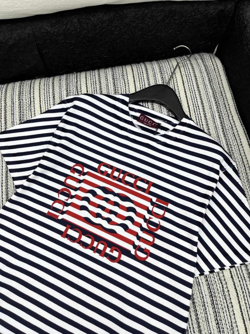 Gucci T-Shirts Sleek 124765