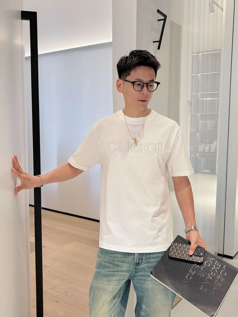 Versatile Gucci T-Shirts 126227