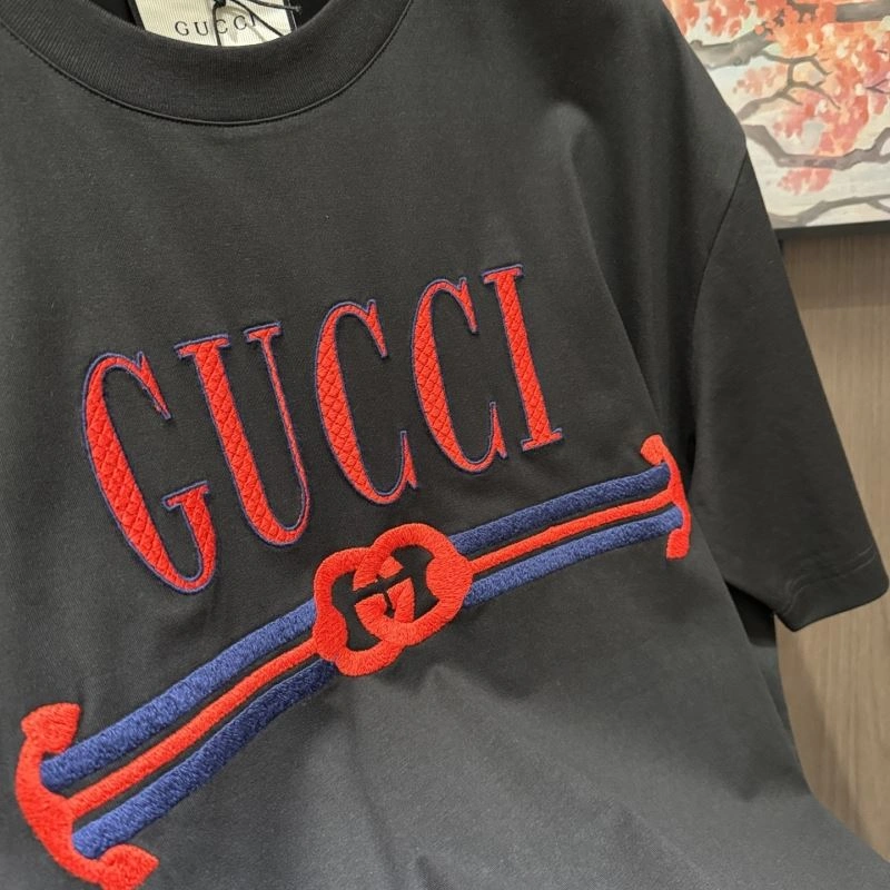 Compact Gucci T-Shirts 126065