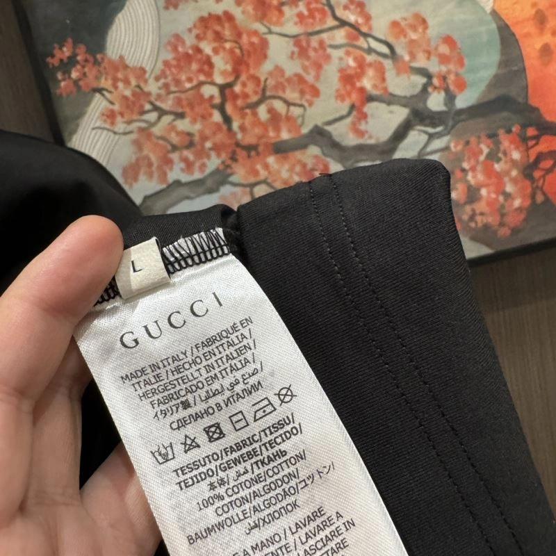 Compact Gucci T-Shirts 126065