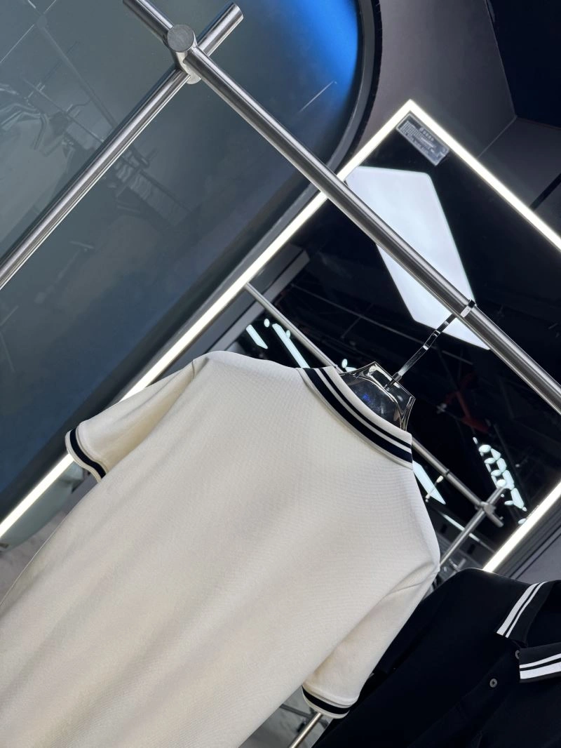 Sleek Gucci T-Shirts 126058