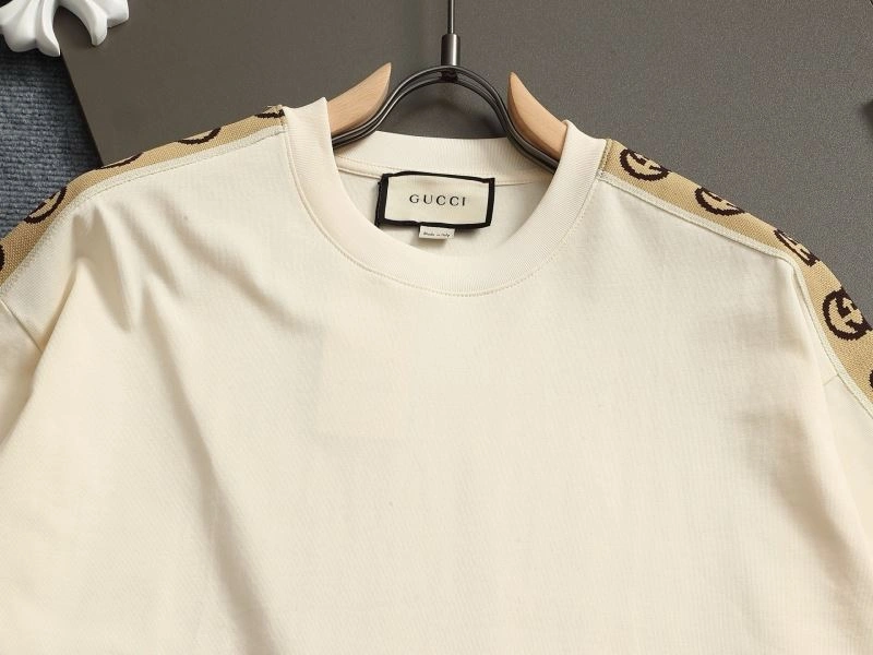 Gucci T-Shirts Sleek 126038