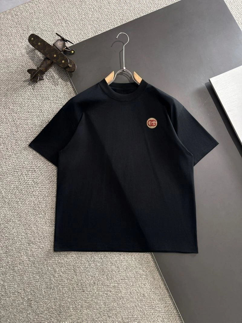 Versatile Gucci T-Shirts 126035