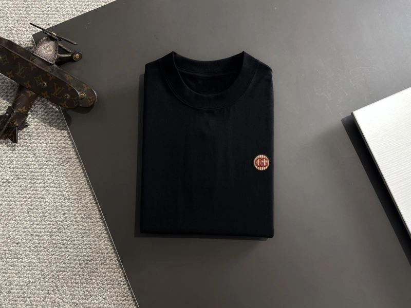 Versatile Gucci T-Shirts 126035