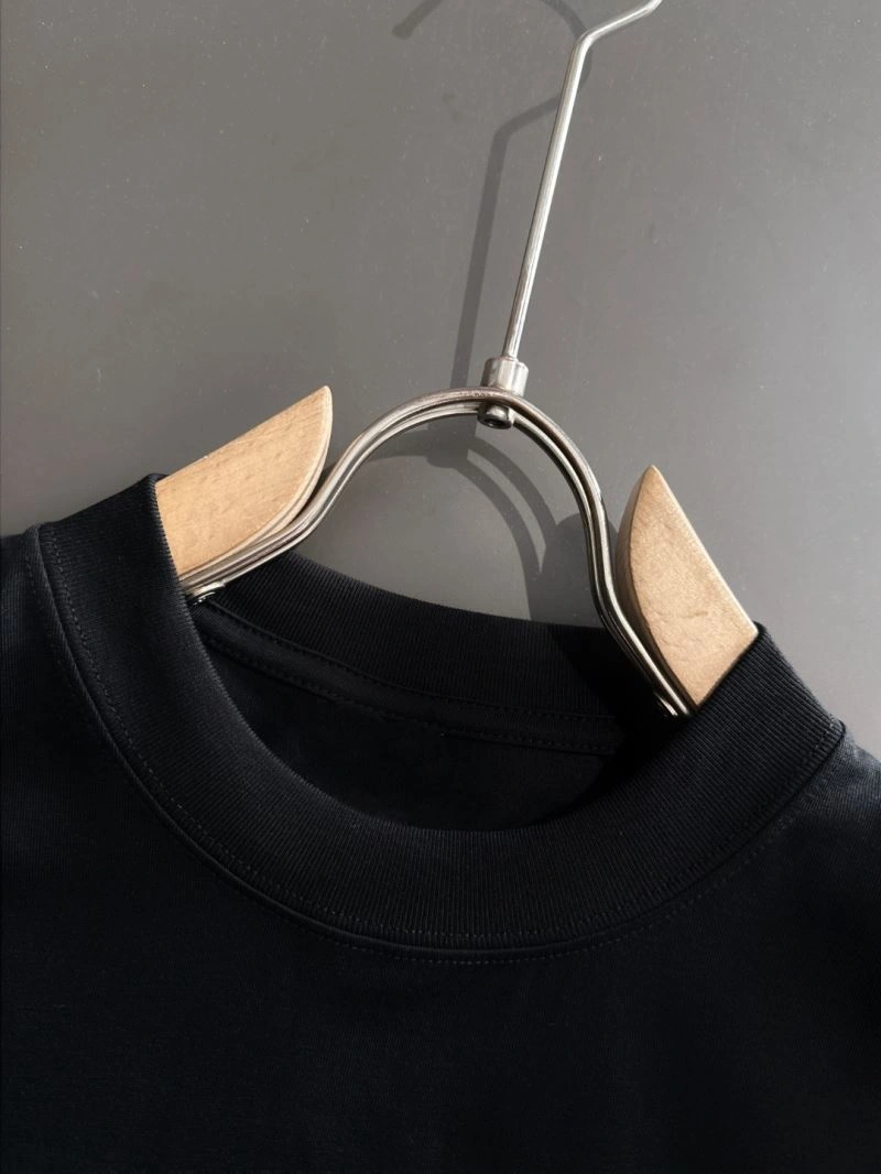 Versatile Gucci T-Shirts 126035