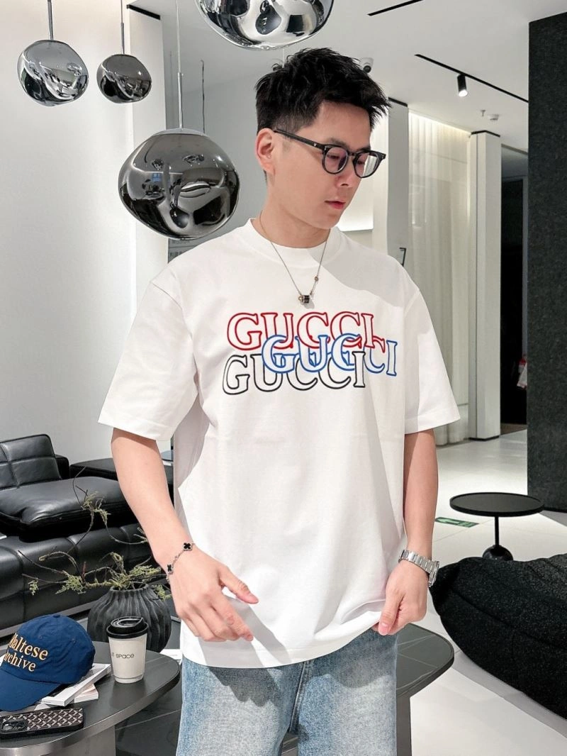 Versatile Gucci T-Shirts 125755
