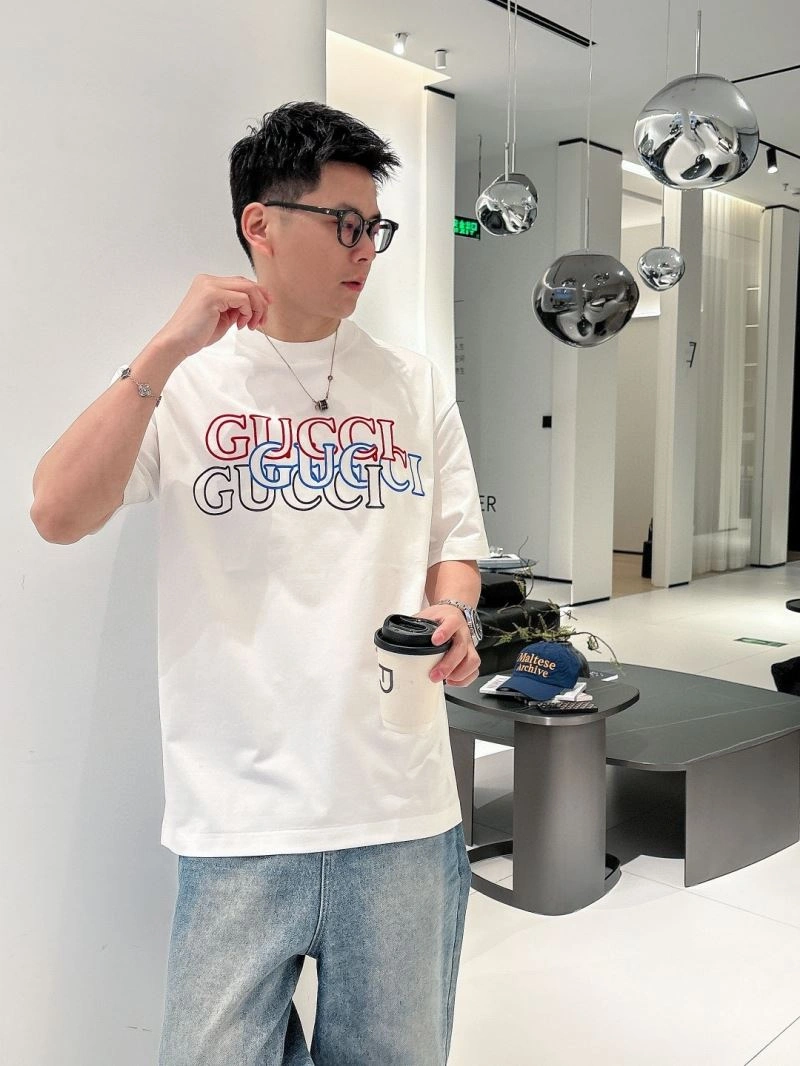 Versatile Gucci T-Shirts 125755