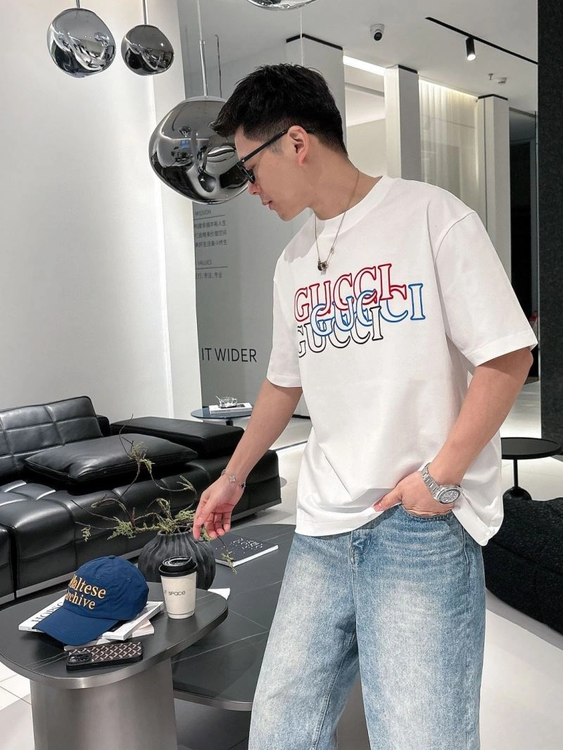 Versatile Gucci T-Shirts 125755