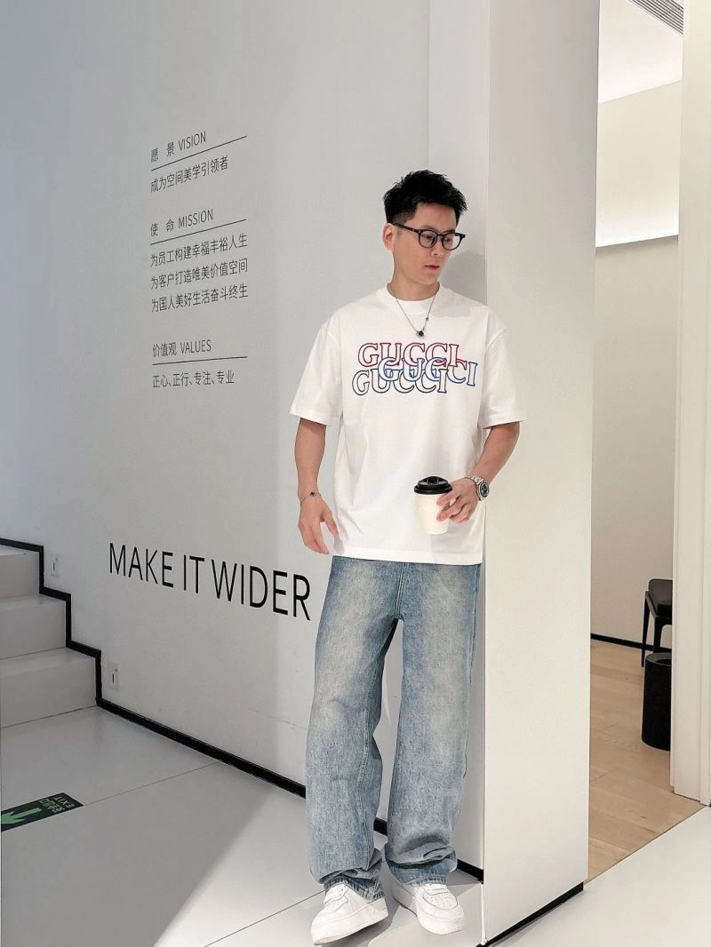 Versatile Gucci T-Shirts 125755