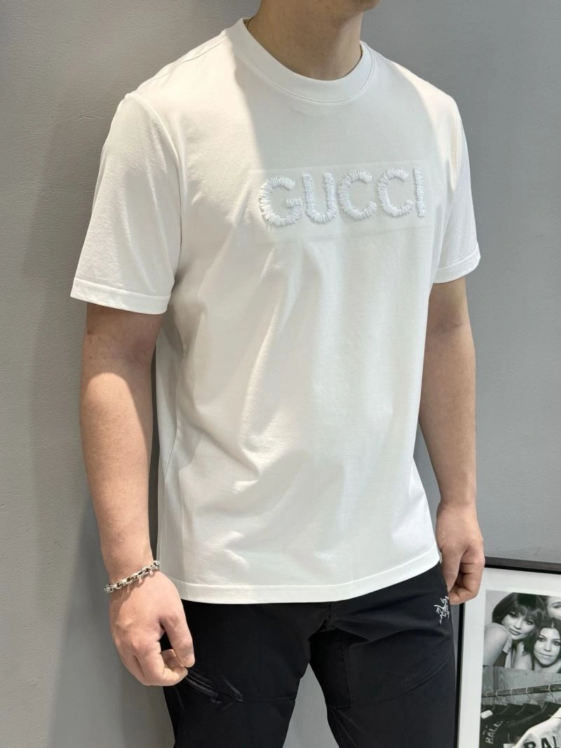 Sleek Gucci T-Shirts 125725