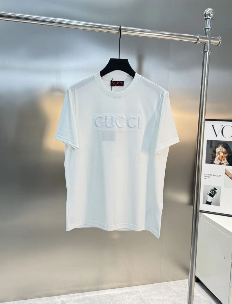 Sleek Gucci T-Shirts 125725