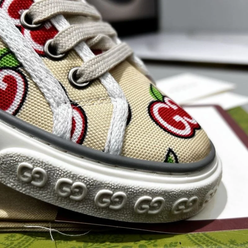 EyeCatching Gucci Tennis 25182