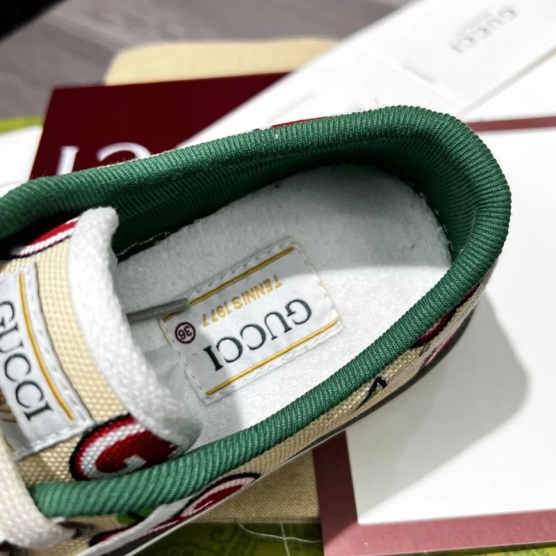 EyeCatching Gucci Tennis 25182