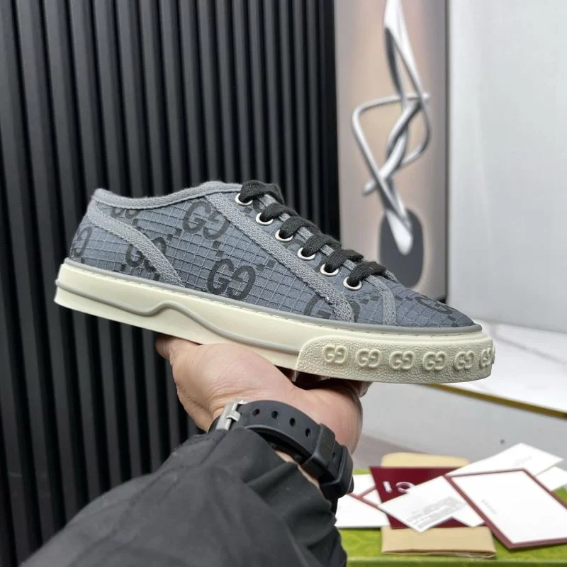 Vibrant Gucci Tennis 25167