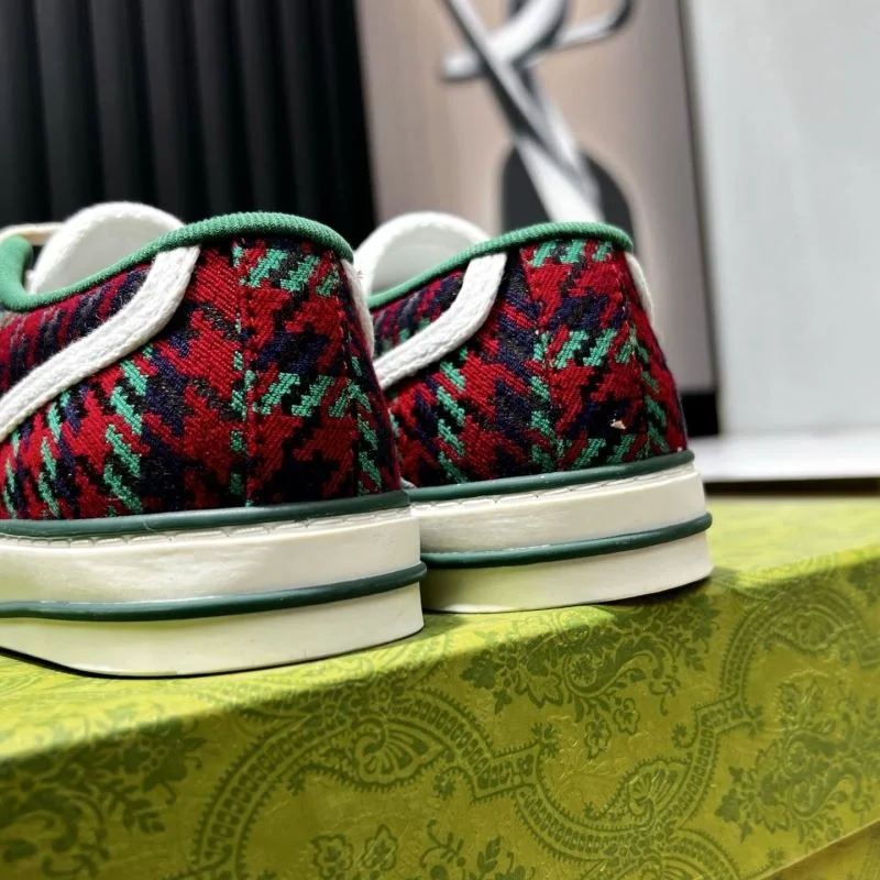 Gucci Tennis Durable 25161