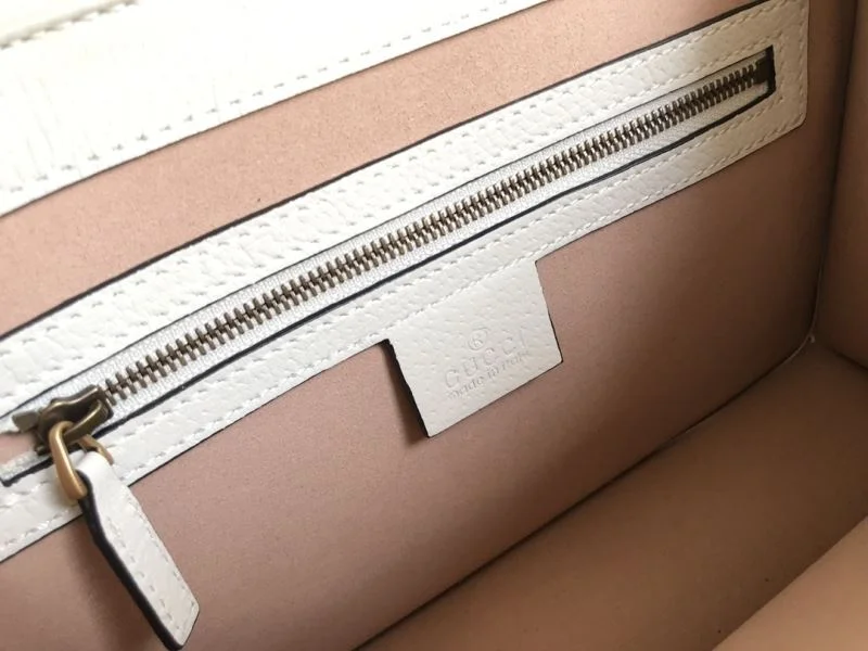 Sporty Gucci Top Handle Bags 37744