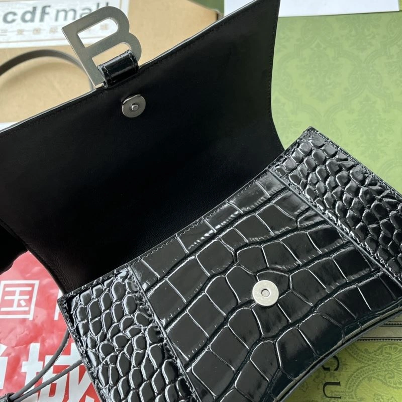 Resilient Gucci Top Handle Bags 74426