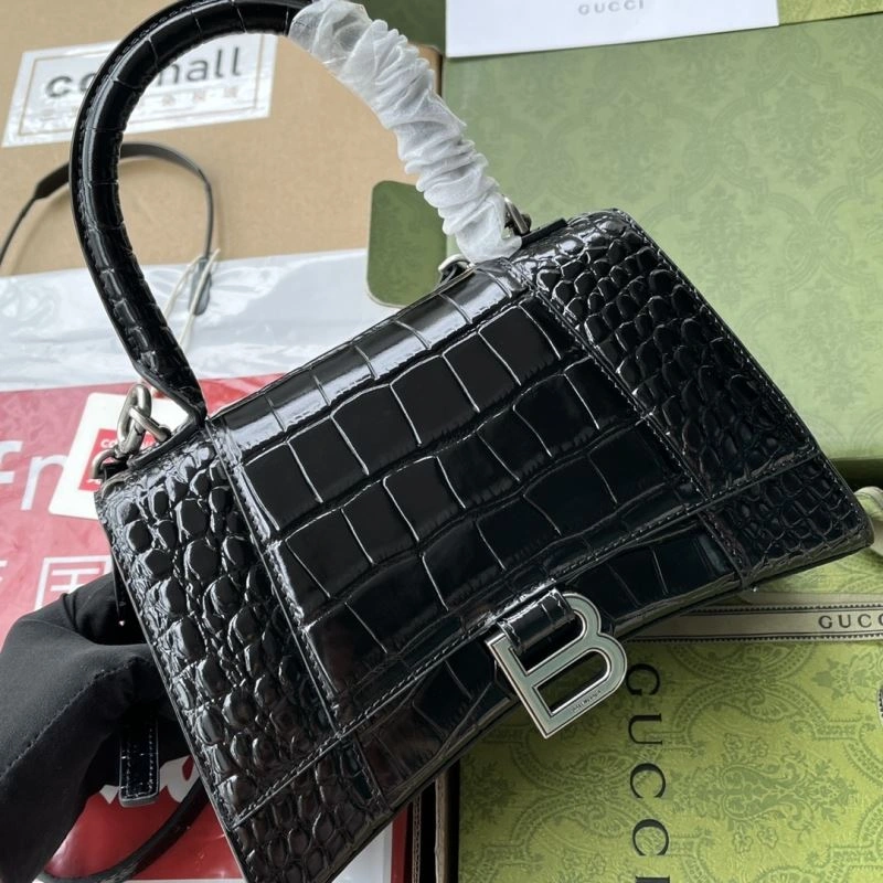 Resilient Gucci Top Handle Bags 74426