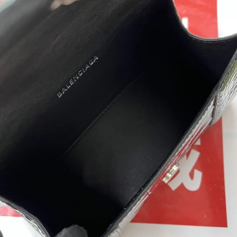 Resilient Gucci Top Handle Bags 74426