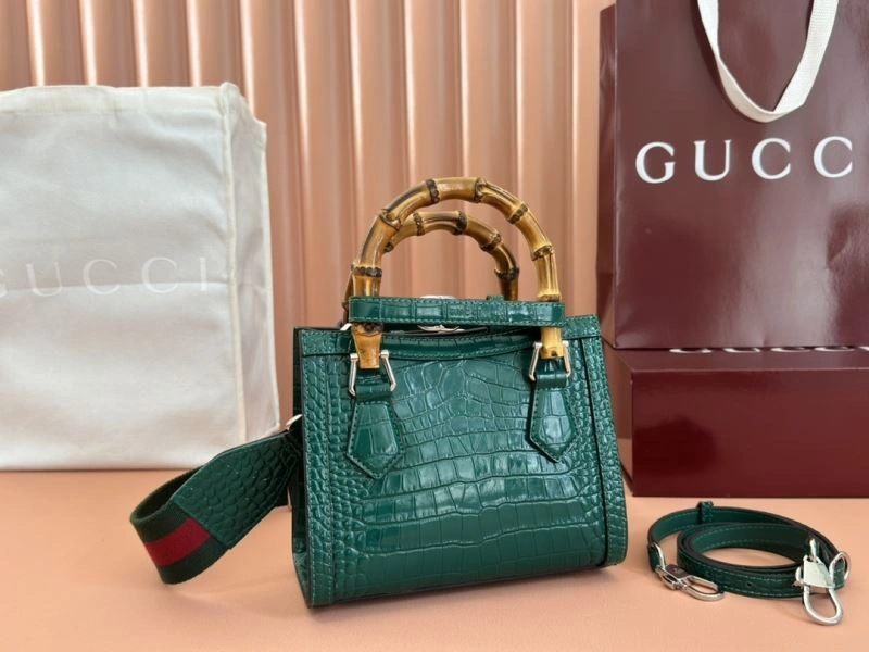 Compact Gucci Top Handle Bags 64778