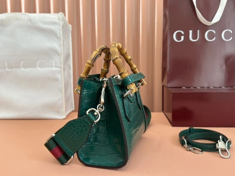 Compact Gucci Top Handle Bags 64778