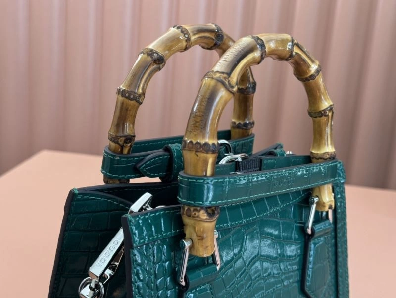 Compact Gucci Top Handle Bags 64778
