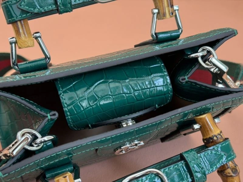 Compact Gucci Top Handle Bags 64778